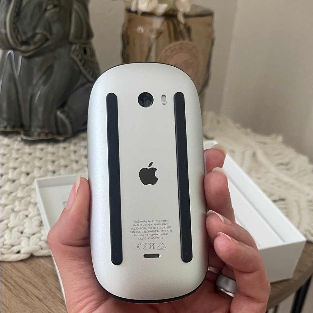 NEW & UNUSED Apple Magic Mouse - White and Gray - Picture 3 of 4